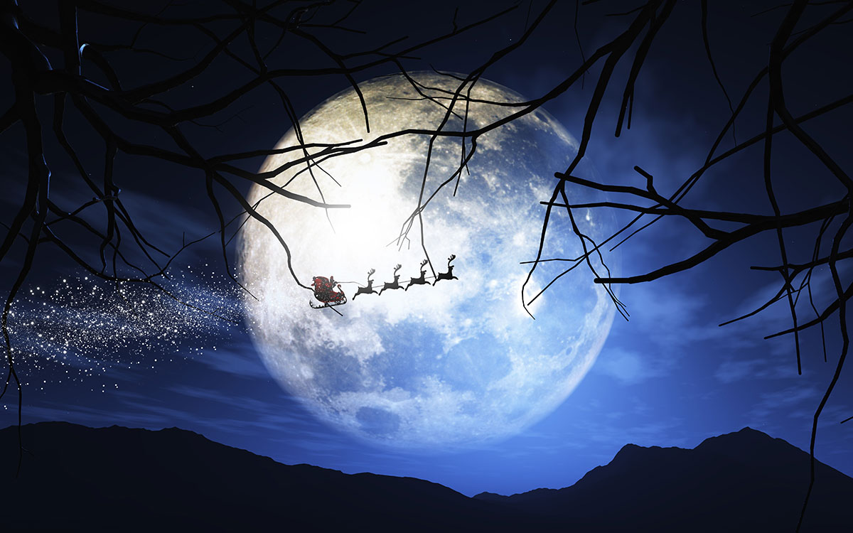 santa-claus-his-sleigh-flying-moonlit-skyPICCOLA