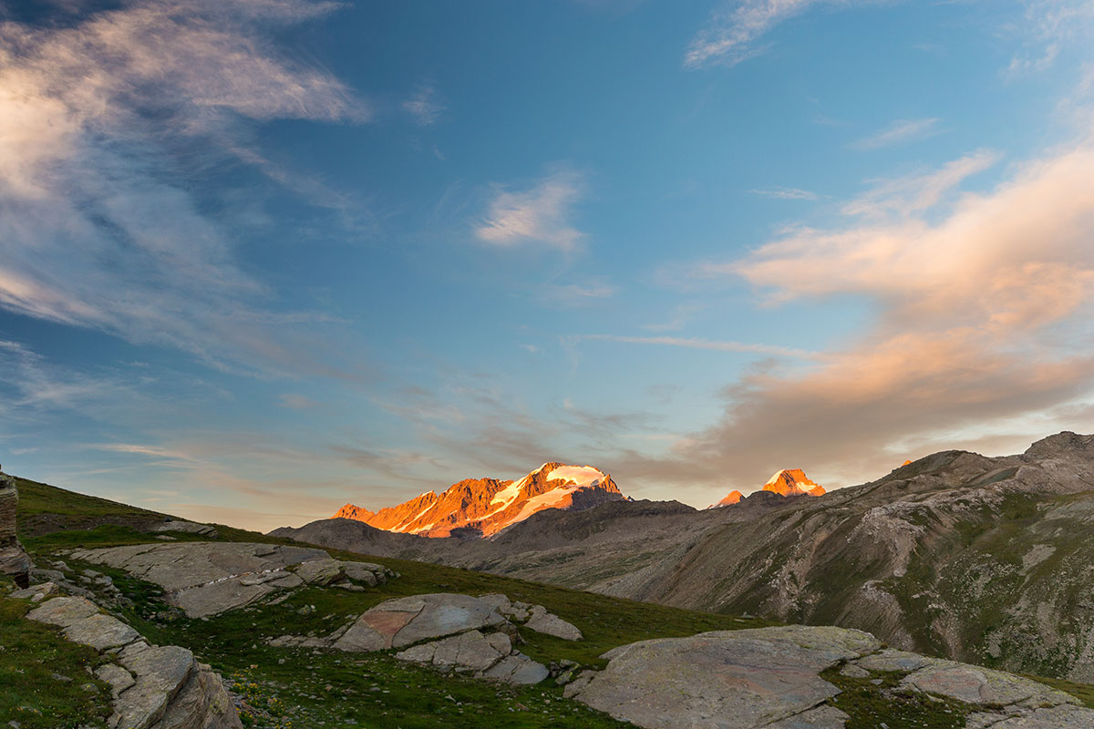 high-altitude-landscape-gran-paradiso-mountain-range-at-sunset